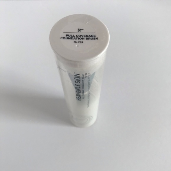 It Cosmetics Foundation Brush - Heavenly Skin 703 - Picture 7 of 10